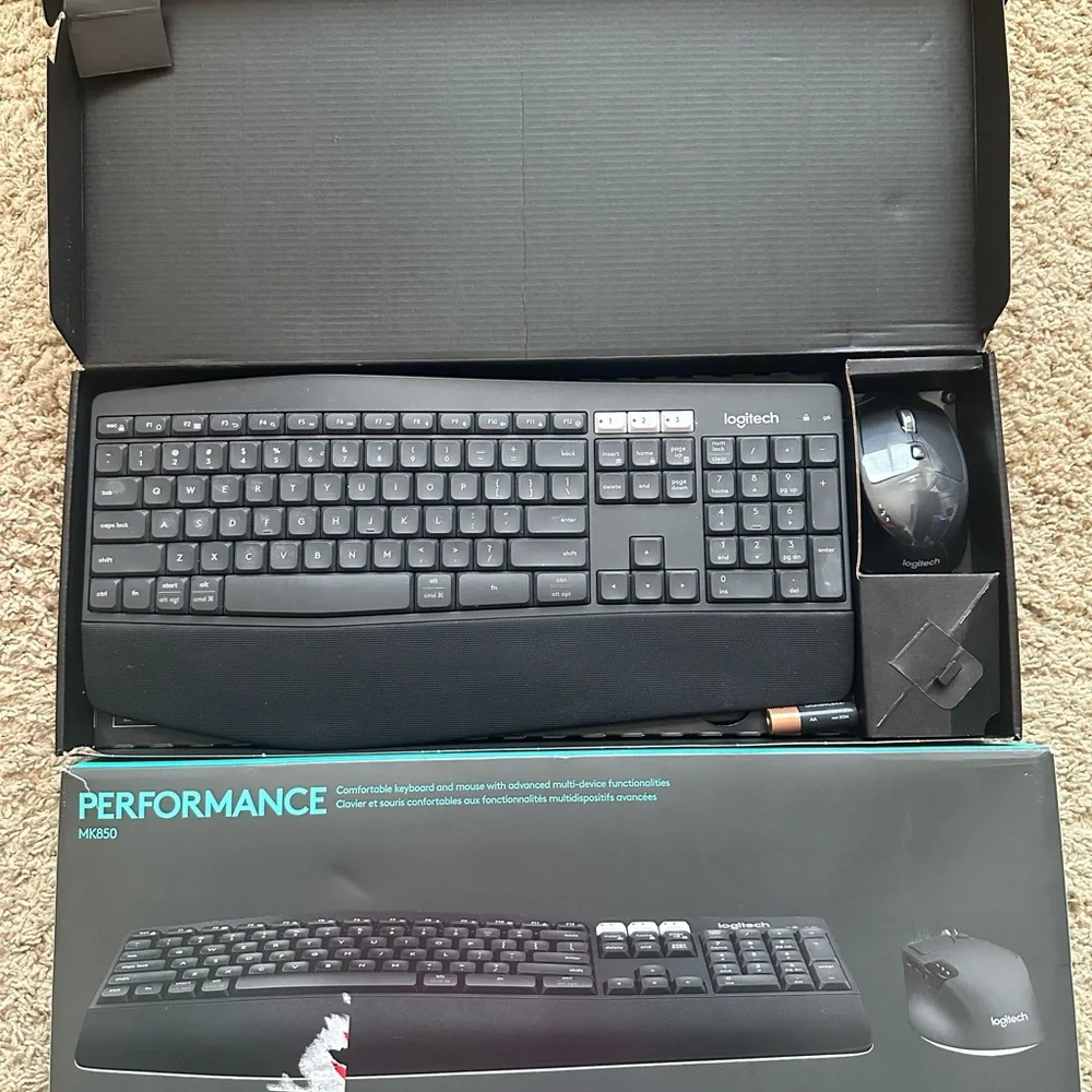 Logitech Performance Keyboard and Mouse Set